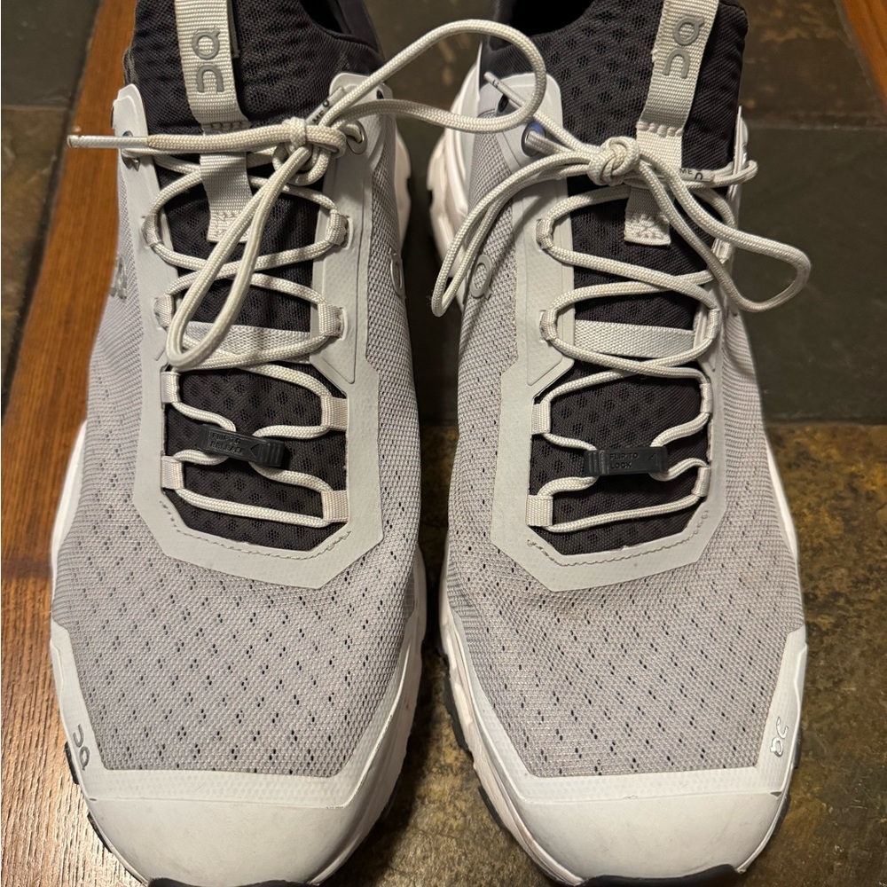 ON Running Gray Sneakers Size 12 Men